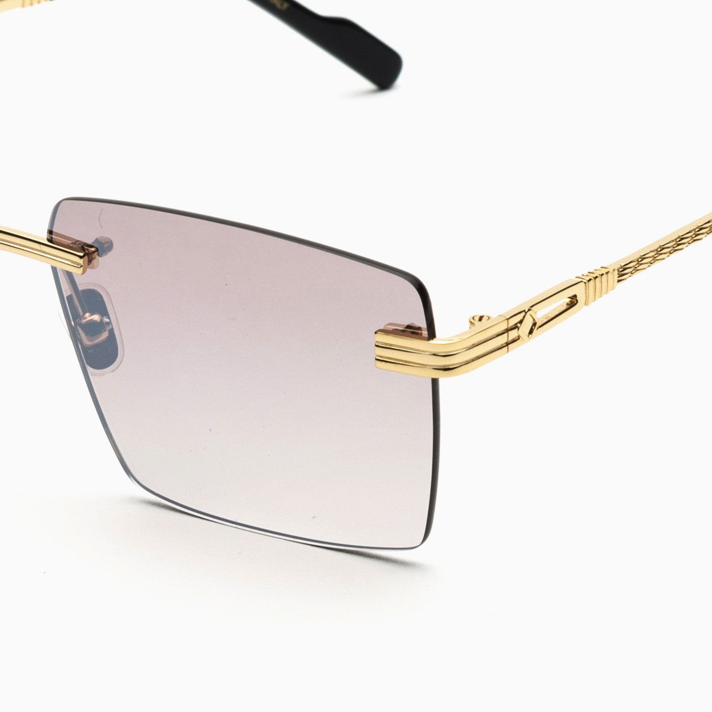 Travis Angle Oro