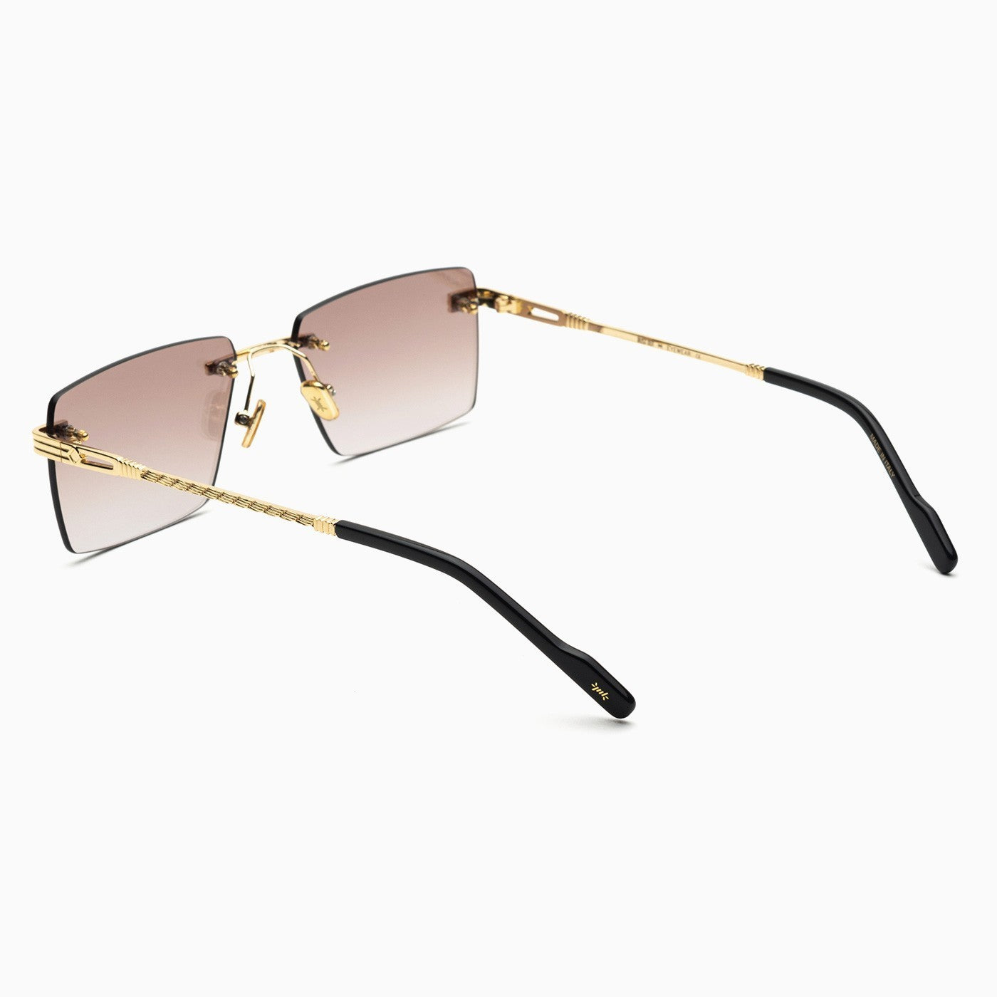 Travis Angle Oro