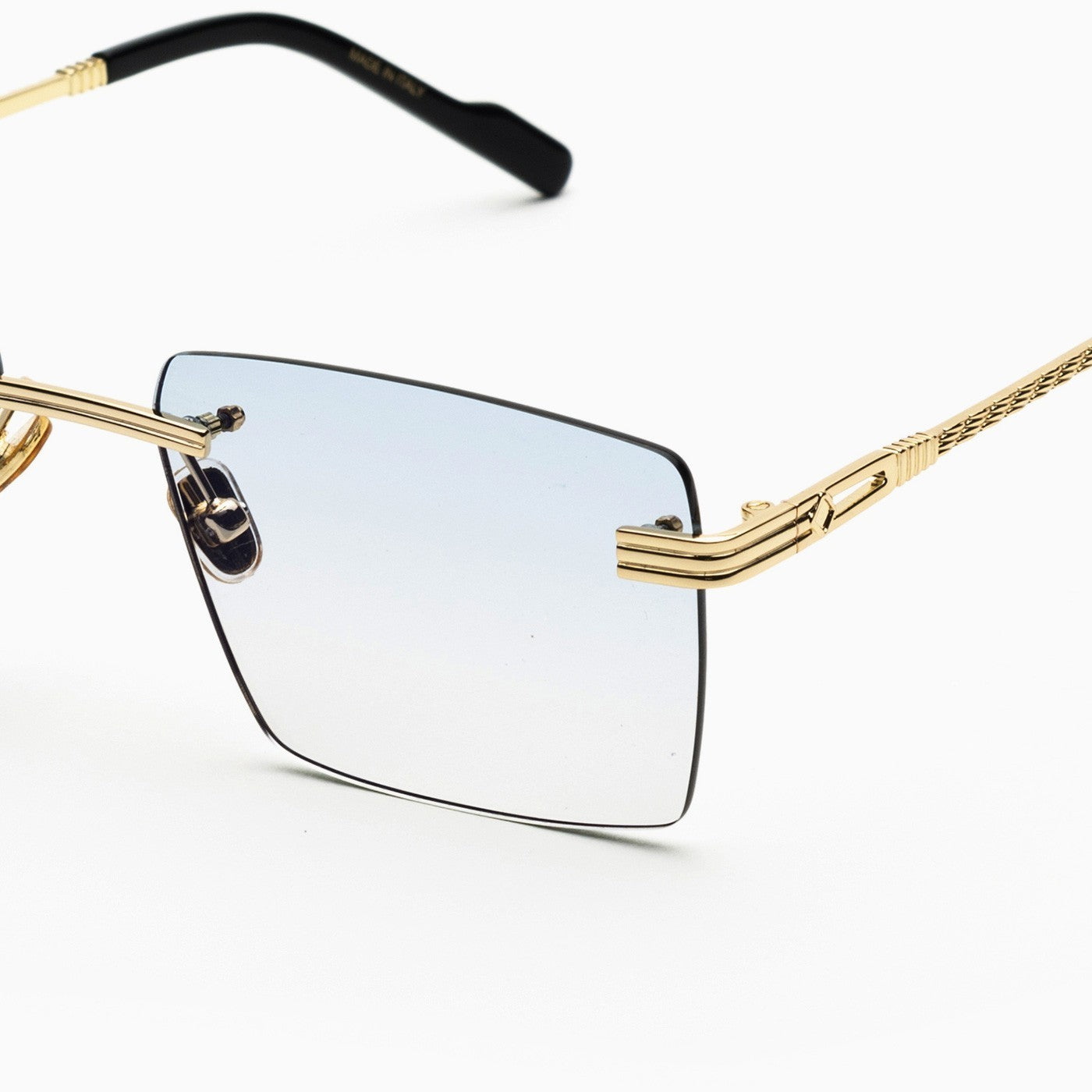 Travis Angle Oro