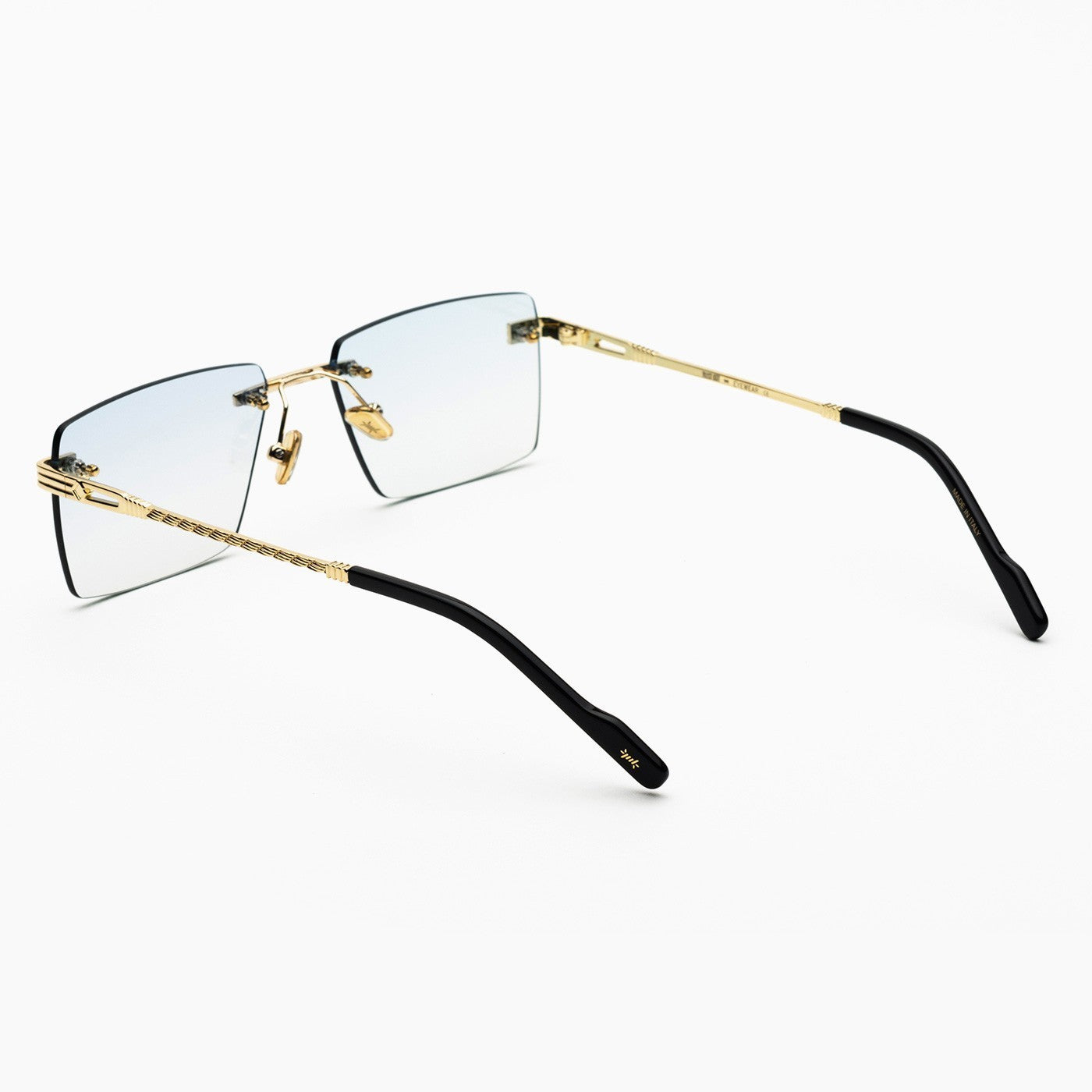 Travis Angle Oro